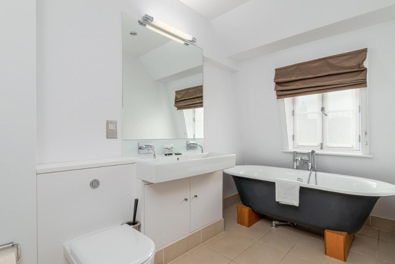 A Stunning Three Bedroom In Mayfair Appartement