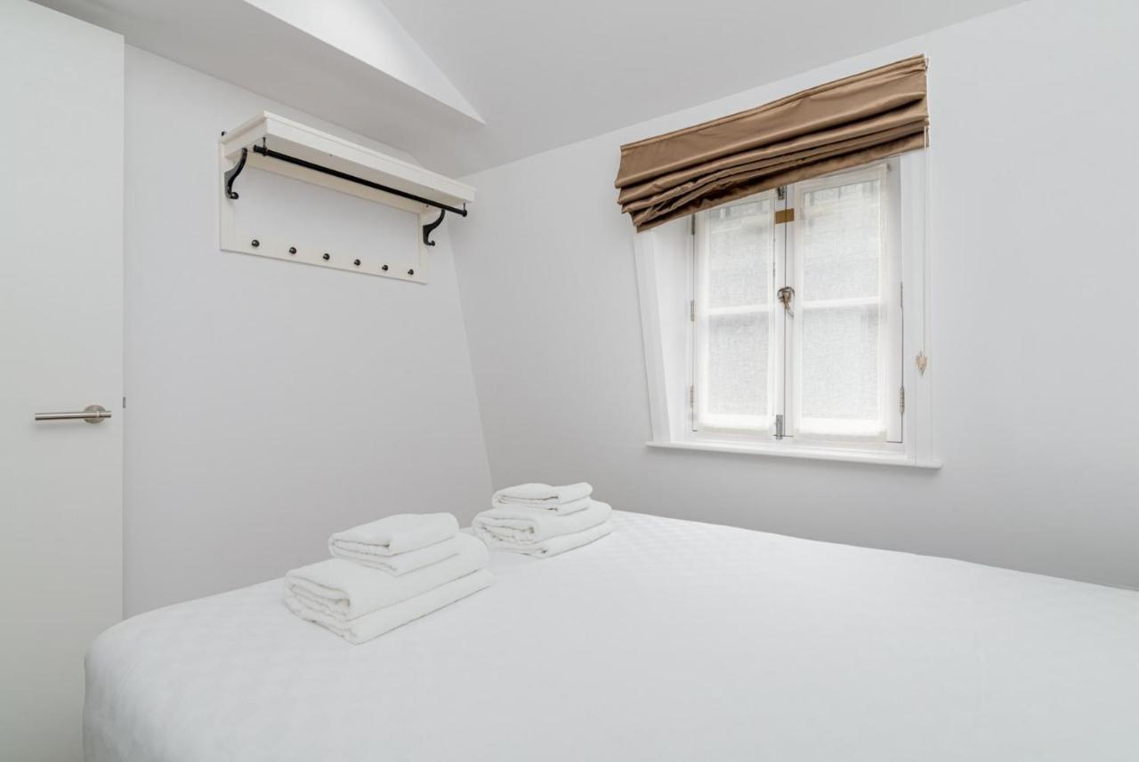 A Stunning Three Bedroom In Mayfair Appartement *