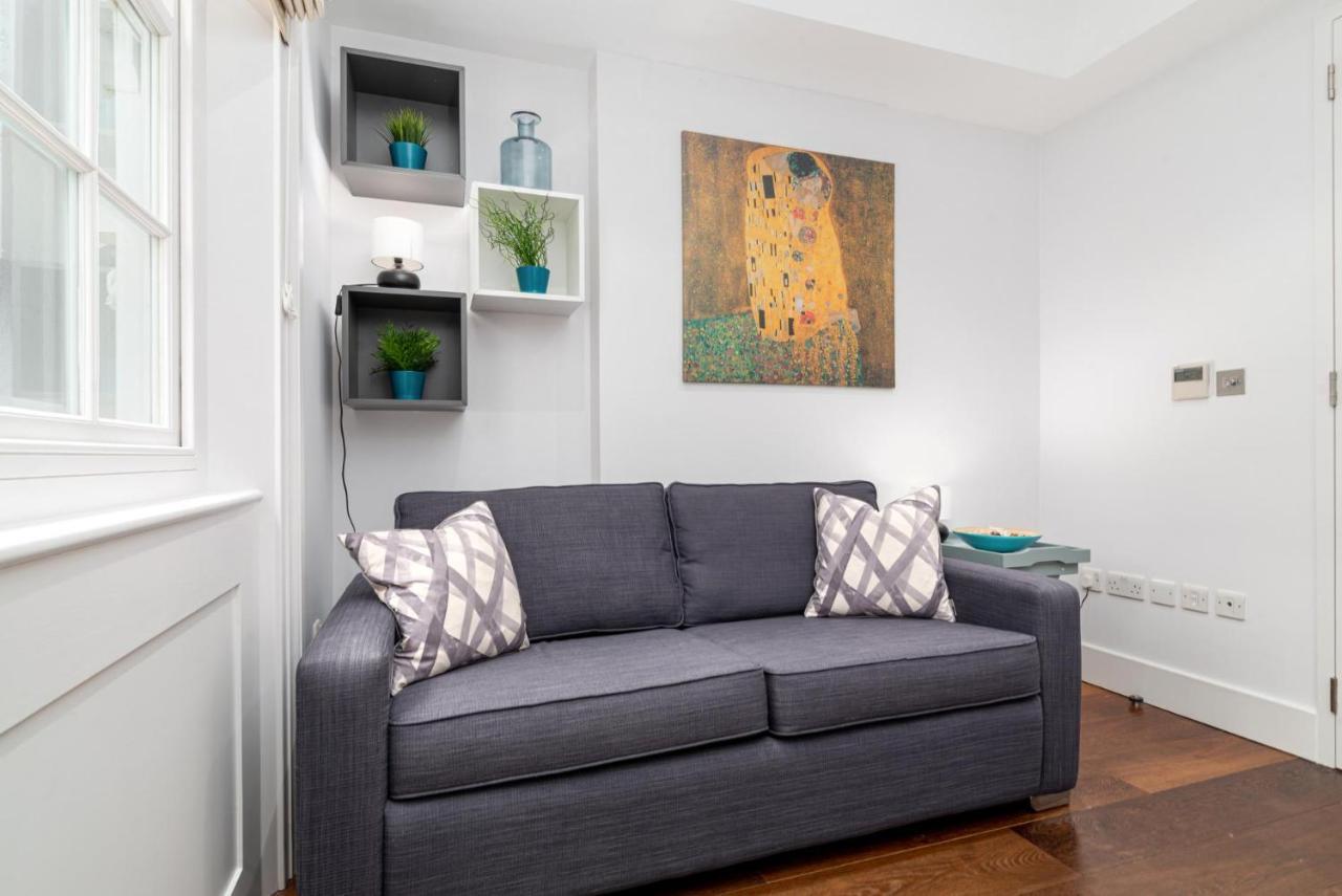A Stunning Three Bedroom In Mayfair Londen