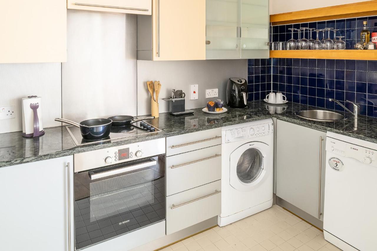 Comfortable And Bright In Tower Bridge Apartment
