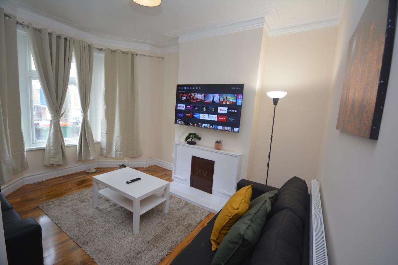 Cheerful 3 Bedroom In Greater * London