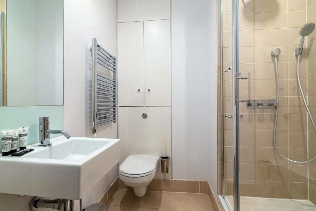 A Stunning Three Bedroom In Mayfair Appartement *