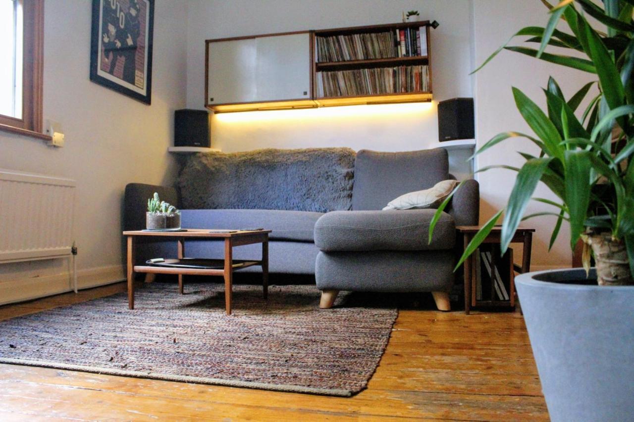 Traditional Victorian 2 Bed In Cobbled Street + Mod Cons - Full * Londen