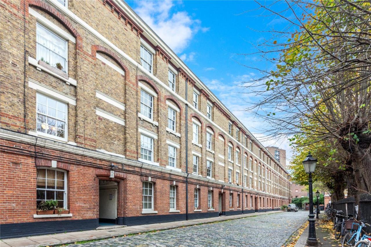 Traditional Victorian 2 Bed In Cobbled Street + Mod Cons - Full * Londen