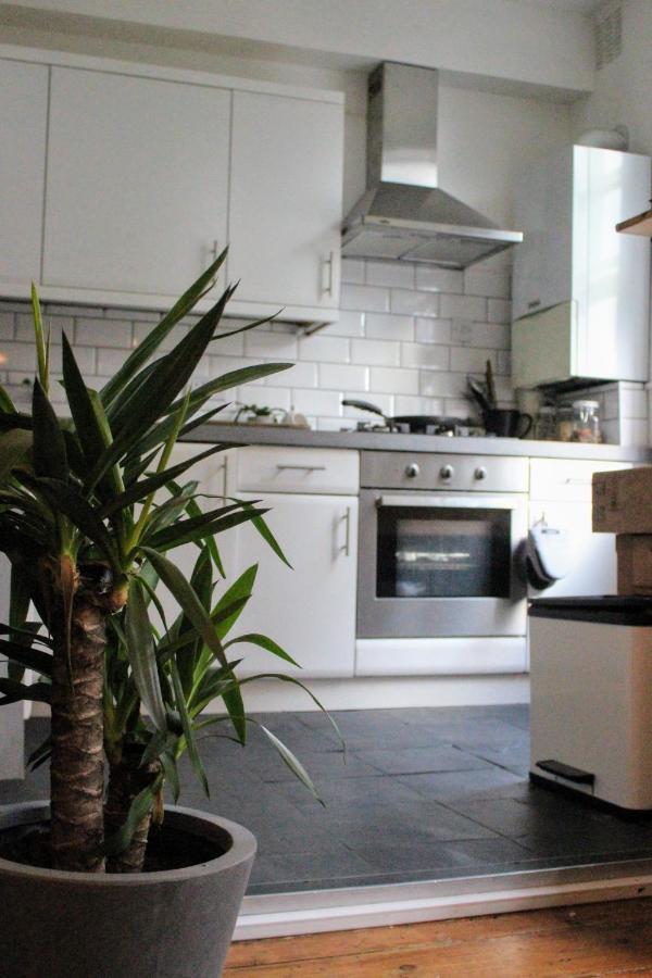 Traditional Victorian 2 Bed In Cobbled Street + Mod Cons - Full Appartement