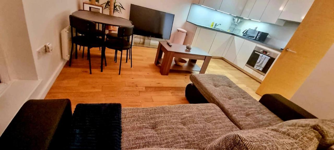 Executive E15 & Exclusive Terrace Views Of Appartement Londen