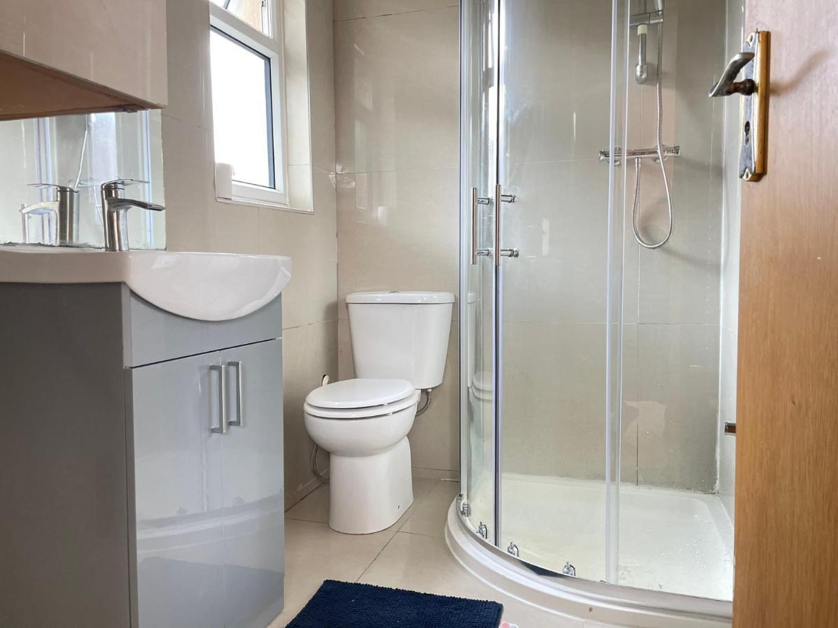 Private Room- Direct Travel Central/ Heathrow Londen