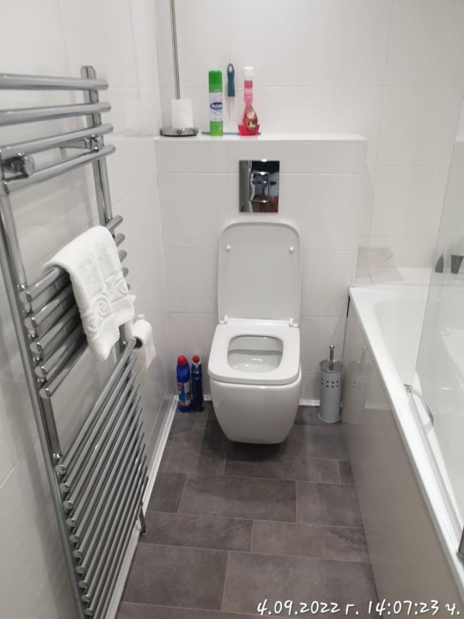 Beautiful 1 Bedroom Penthouse Flat Appartement *