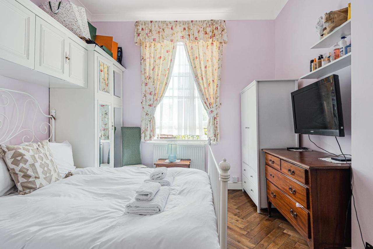 Charming One Bedroom Flat Near Maida Vale By Underthedoormat Apartment London