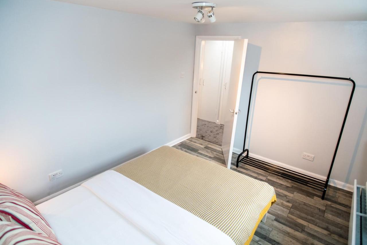 Two Bedroom Duplex In Angel High Street * London