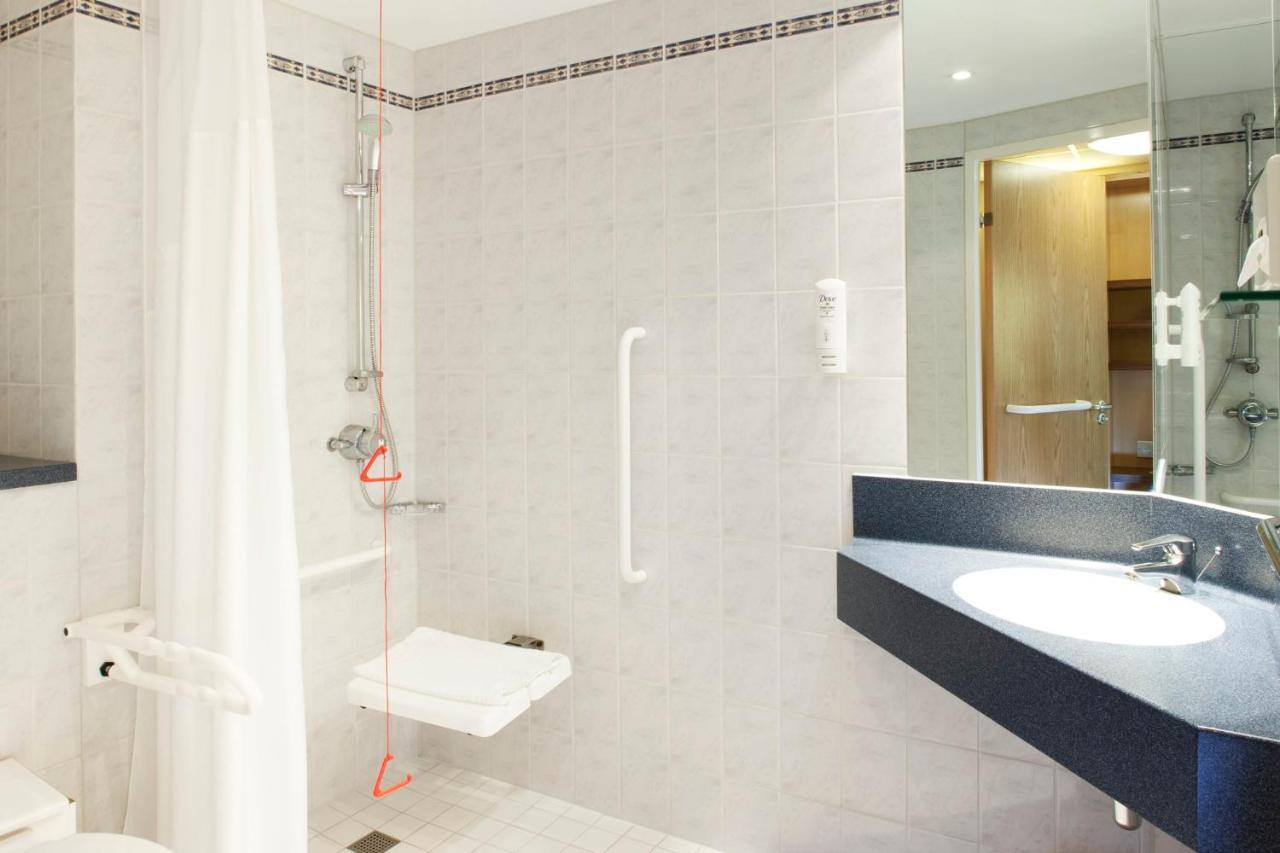 Express Park Royal By Ihg Hotel London