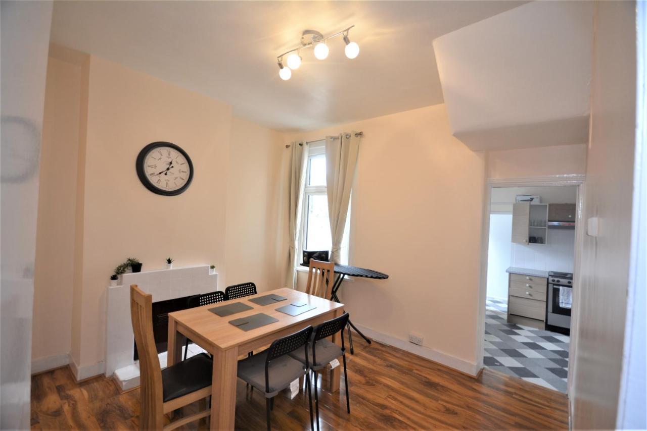 Ferienhaus Cheerful 3 Bedroom In Greater London