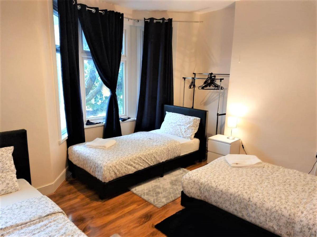 Cheerful 3 Bedroom In Greater Ferienhaus *