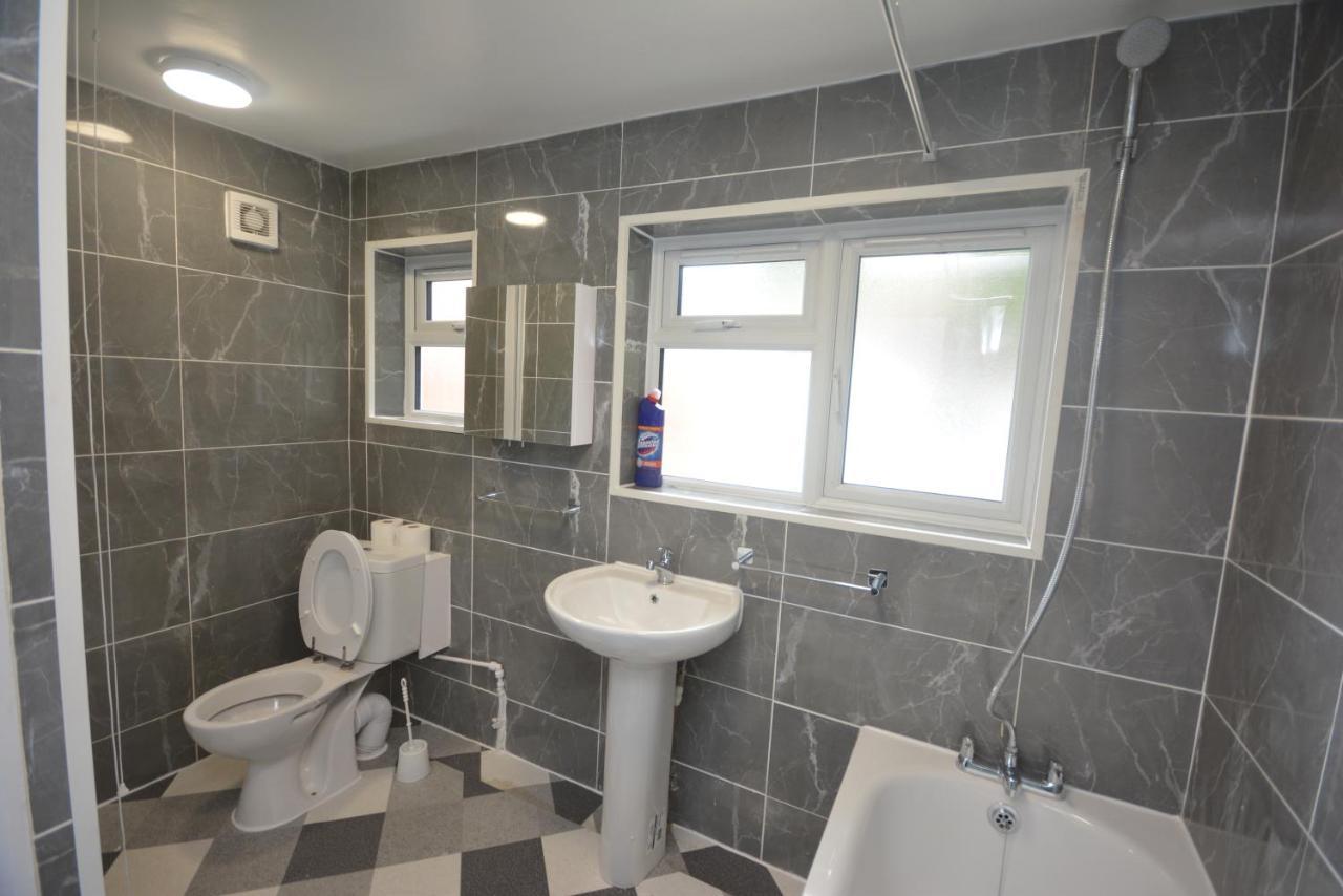 Cheerful 3 Bedroom In Greater Ferienhaus