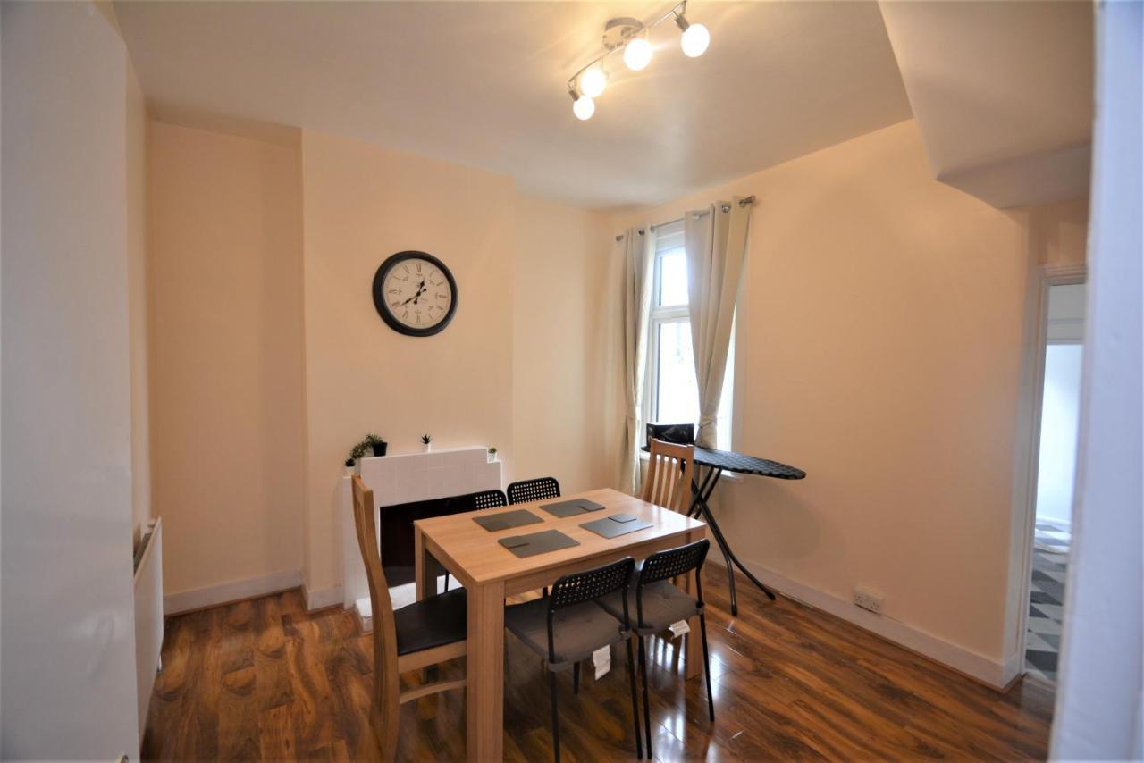 Cheerful 3 Bedroom In Greater Ferienhaus
