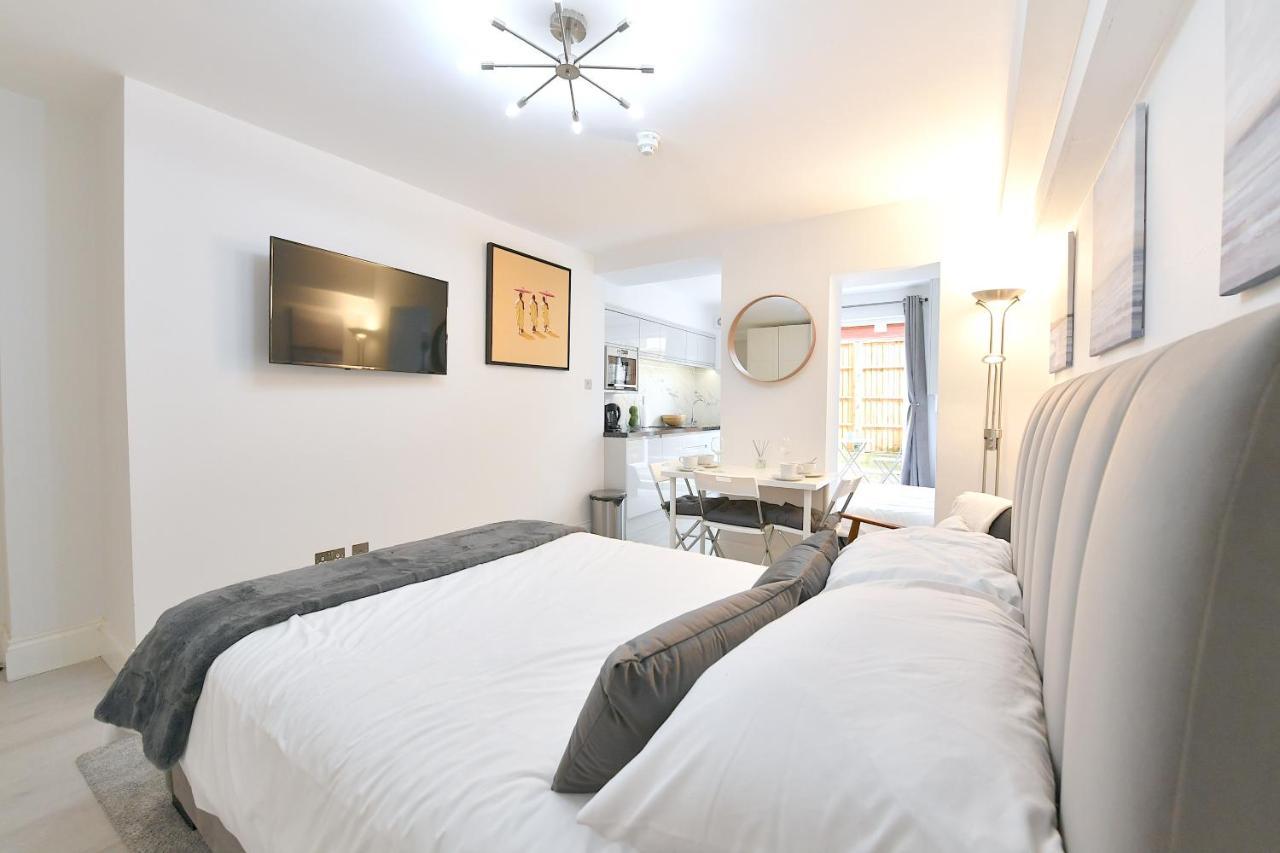 Apartment Very Close To Line Underground Shepherds Bush And Westfield Newly Refurbished London