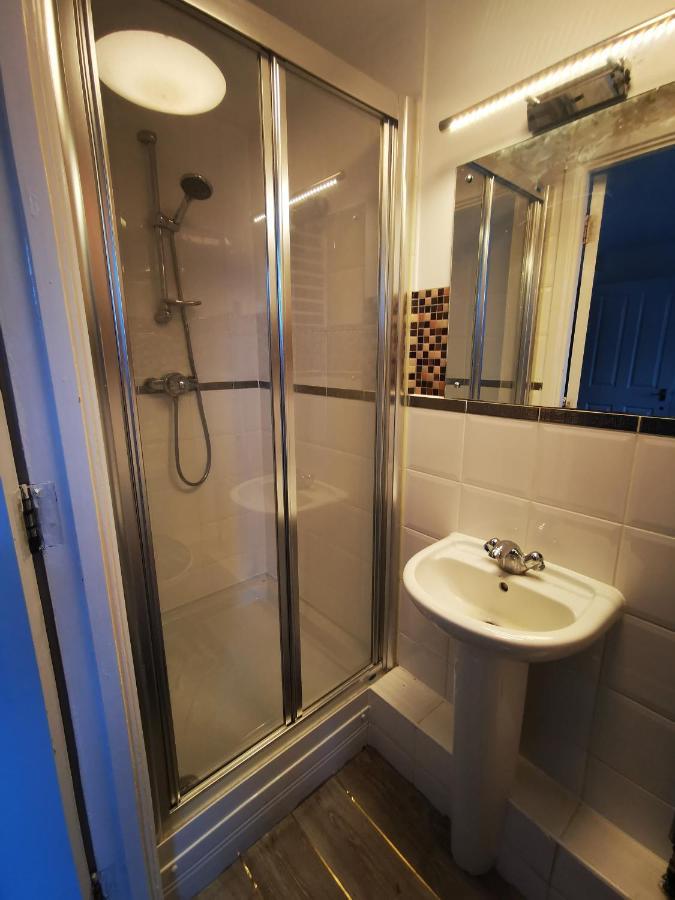 Apartment: 2-bed Oasis With Rapid Transit Access Apartment London