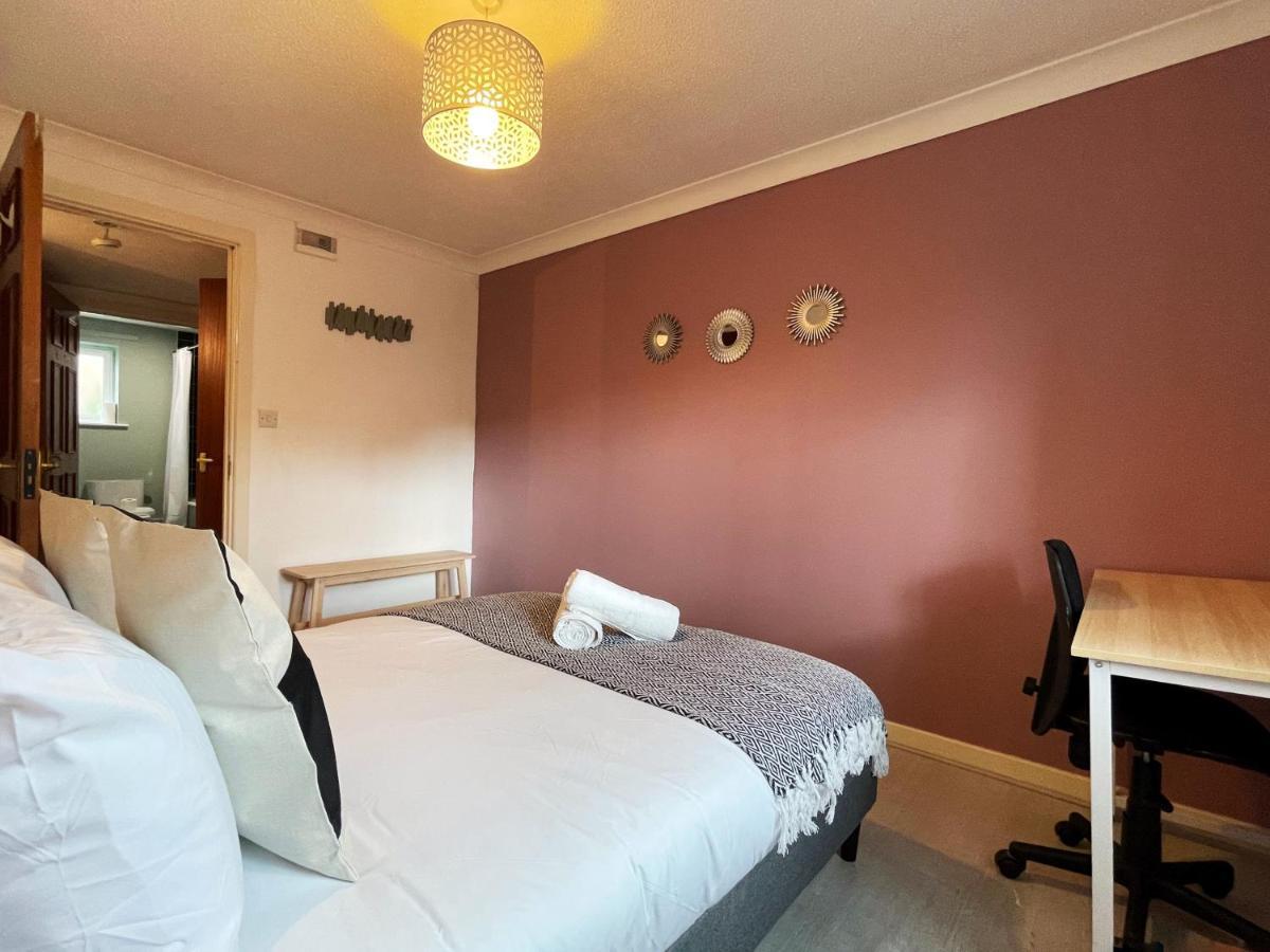Jessica's Place At Whitechapel Apartment *
