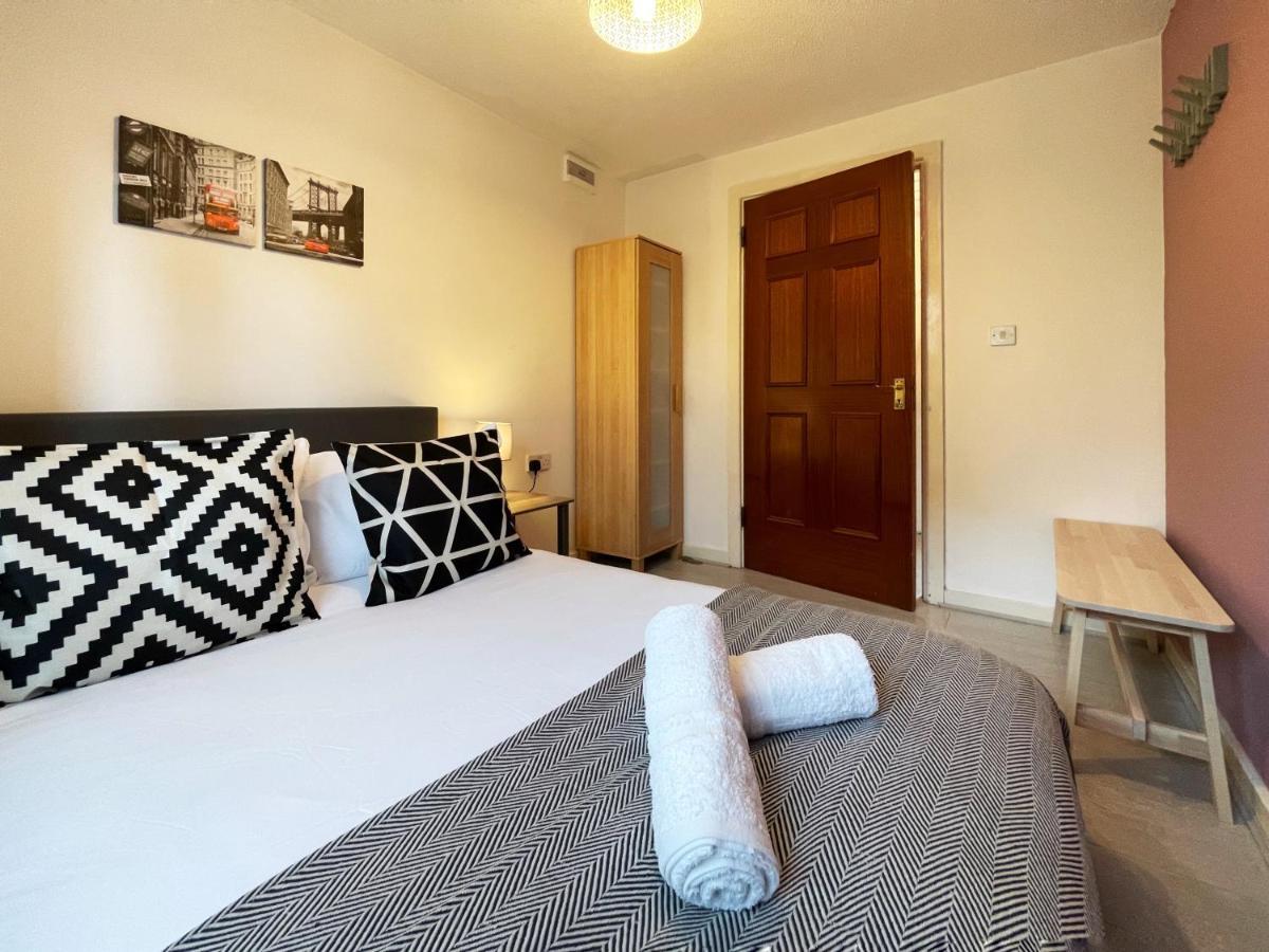 Jessica's Place At Whitechapel Apartment *
