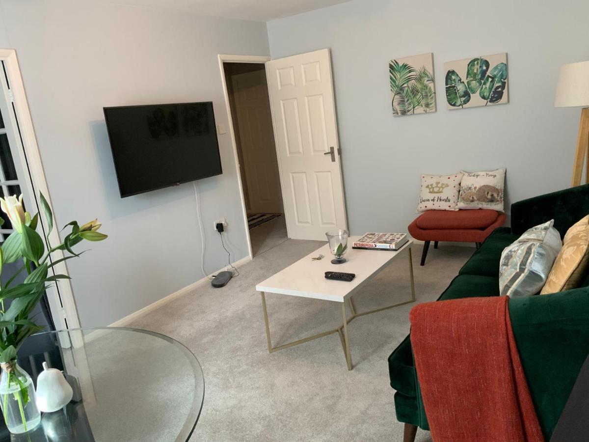 2 Bedroom Near Southfields * Londen