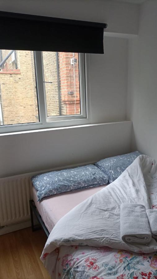 Hostel Bright Double Bedroom Londen