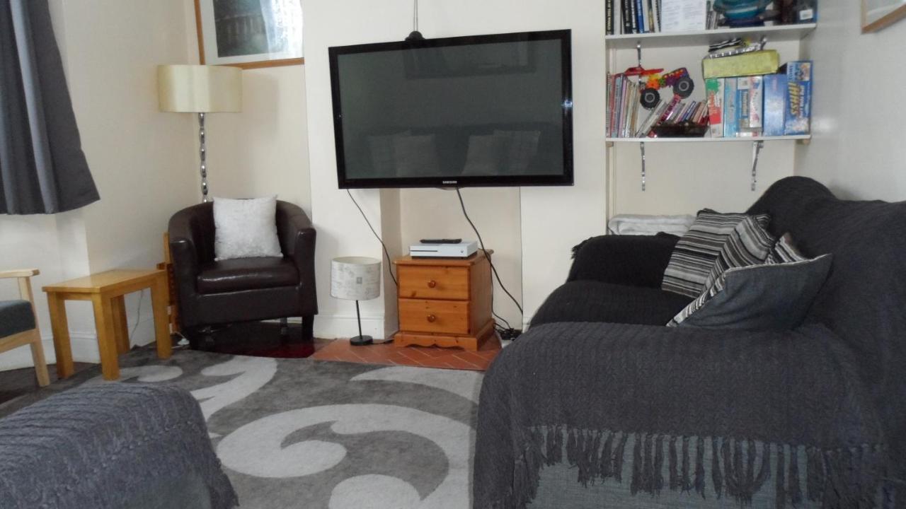 Holiday home Bubblesbnb 7 Bedroom House, 16 Beds, Sleeps 22 London