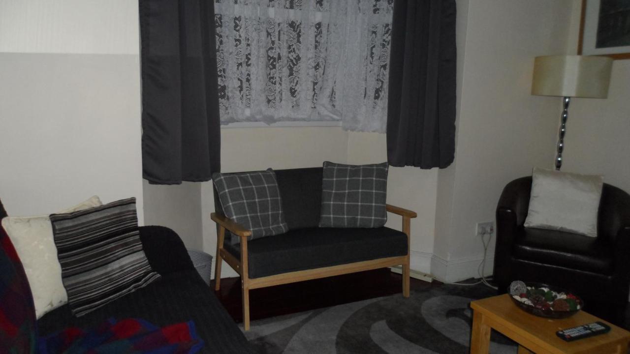 Holiday home Bubblesbnb 7 Bedroom House, 16 Beds, Sleeps 22 London