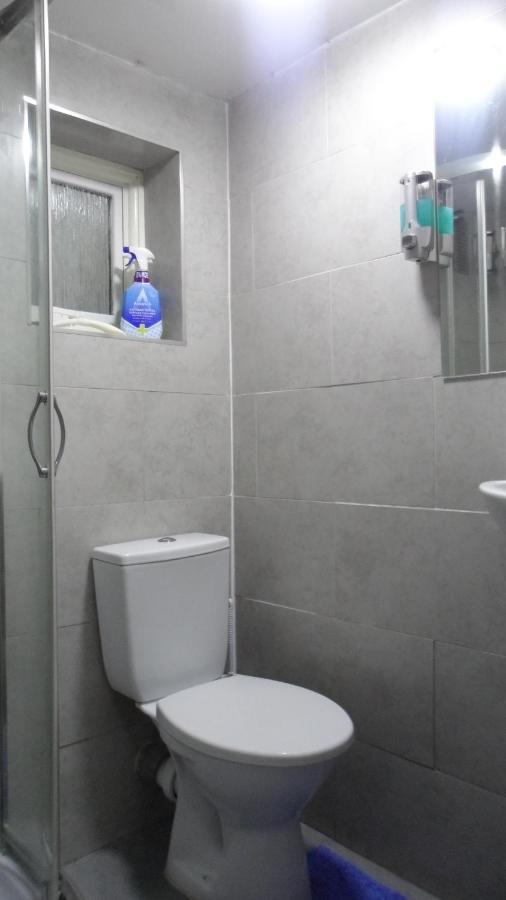 Holiday home Bubblesbnb 7 Bedroom House, 16 Beds, Sleeps 22 London