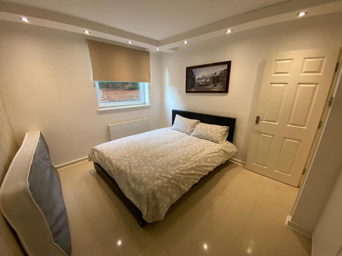Lovely 2-bedroom Flat Facing Wimbledon Park * London