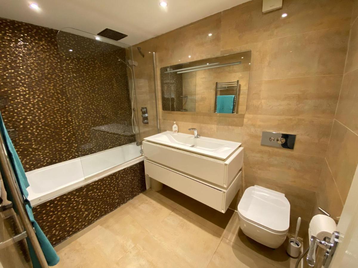 Lovely 2-bedroom Flat Facing Wimbledon Park Apartment London