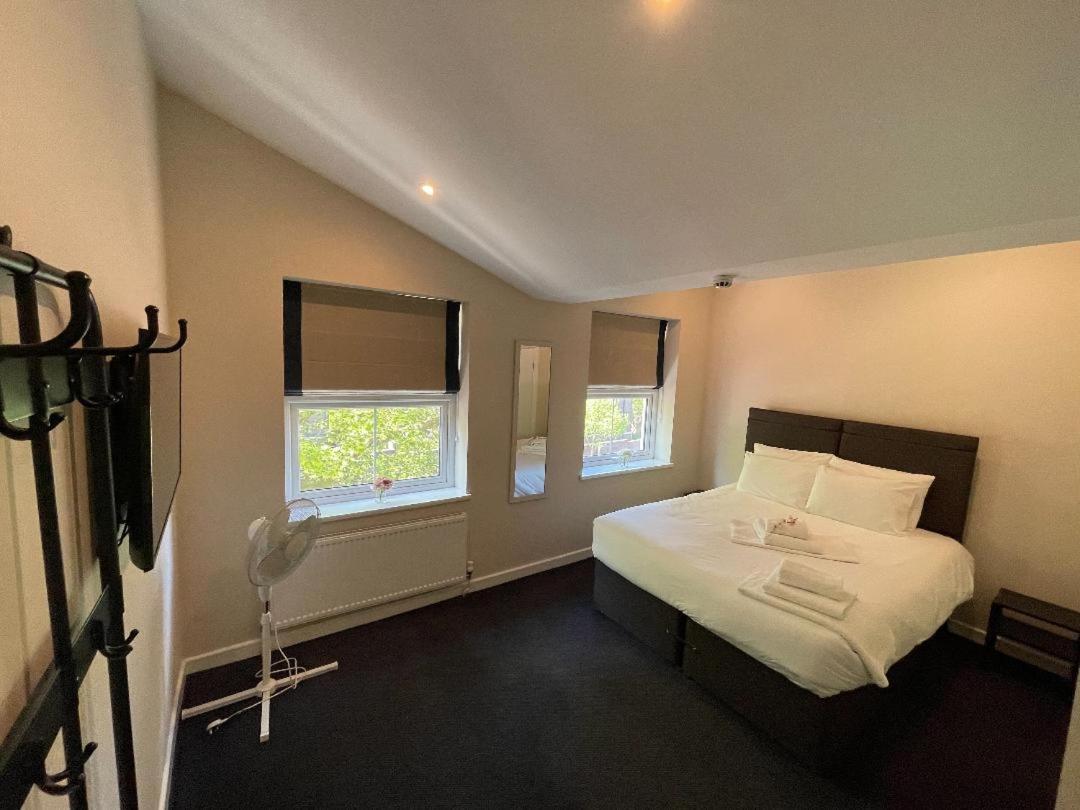 George Canning Denmark Hill, Hotel *