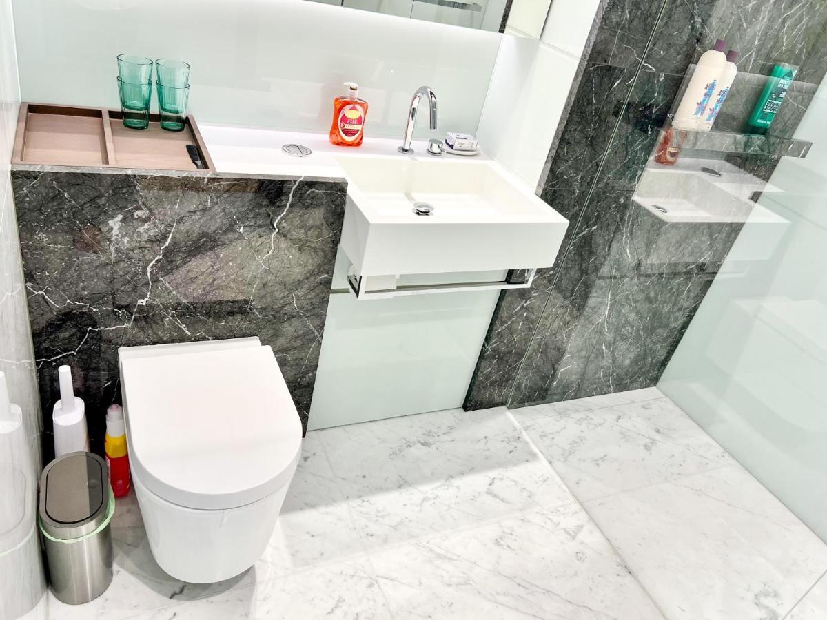 Deluxe Entire Studio Next To Eye & Trafalgar Square Londen