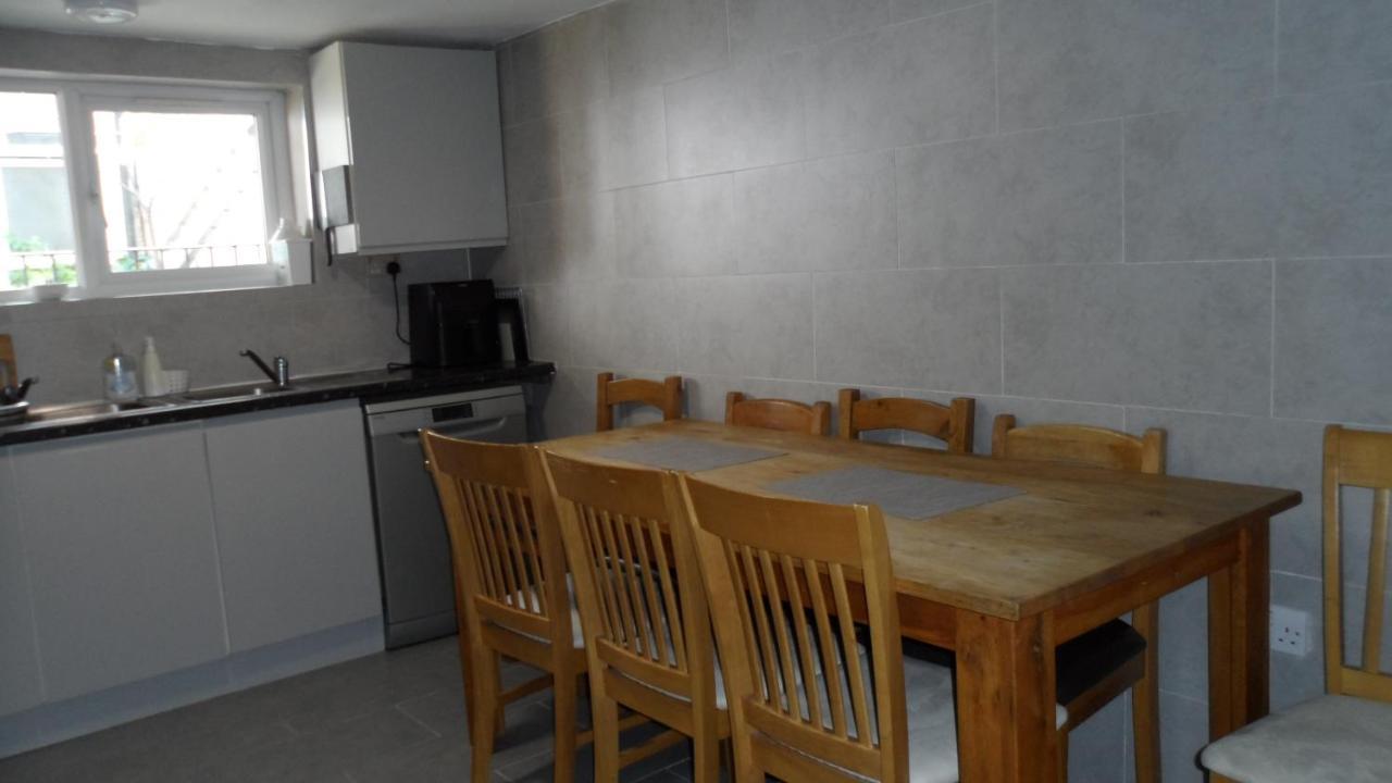 Holiday home Bubblesbnb 7 Bedroom House, 16 Beds, Sleeps 22 London