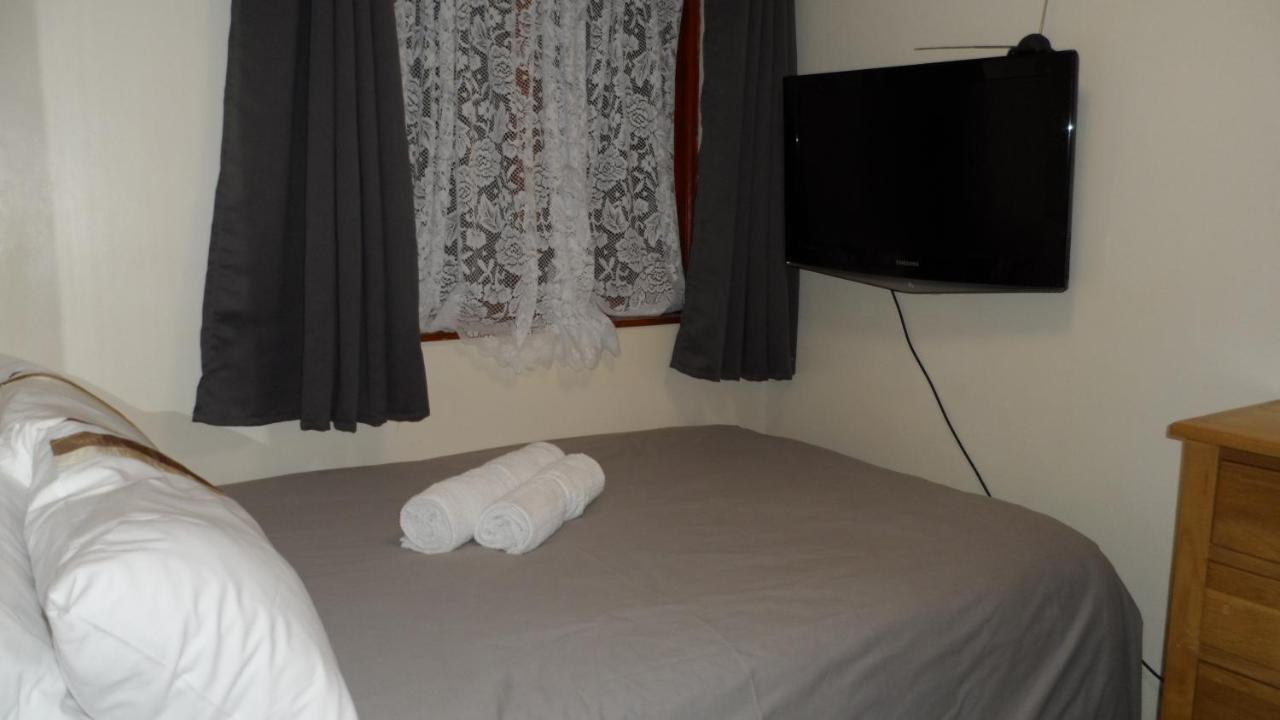 Holiday home Bubblesbnb 7 Bedroom House, 16 Beds, Sleeps 22 London