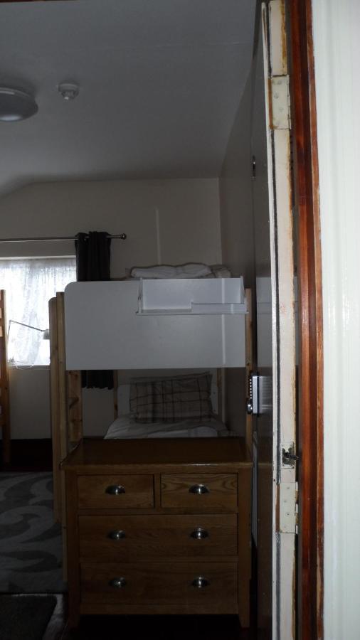 Bubblesbnb 7 Bedroom House, 16 Beds, Sleeps 22 Holiday home London