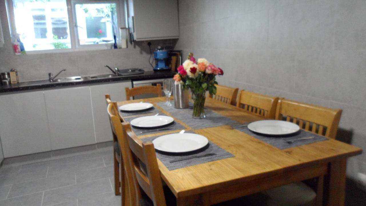 Bubblesbnb 7 Bedroom House, 16 Beds, Sleeps 22 Holiday home London