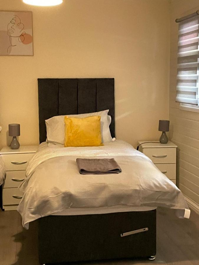 Appartement Large, Spacious 3 Bedroom Sleeps 6, For Contractors And Holidays In Lewisham, Greater - 1 Free Parking Space & Free Wifi Londen