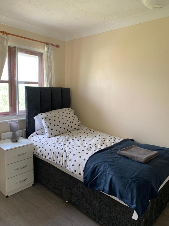 Large, Spacious 3 Bedroom Sleeps 6, For Contractors And Holidays In Lewisham, Greater - 1 Free Parking Space & Free Wifi Appartement Londen