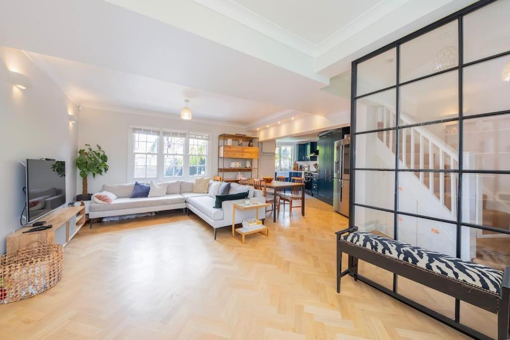Beautiful High End Close To Center Holiday home London
