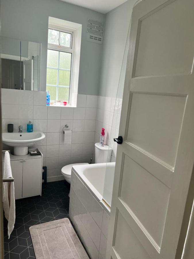 Lovely Forest Hill Flat Londen