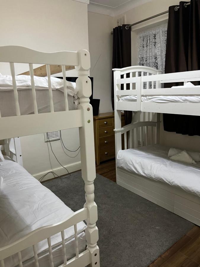 Bubblesbnb- Family 7 Bedroom House Holiday home London