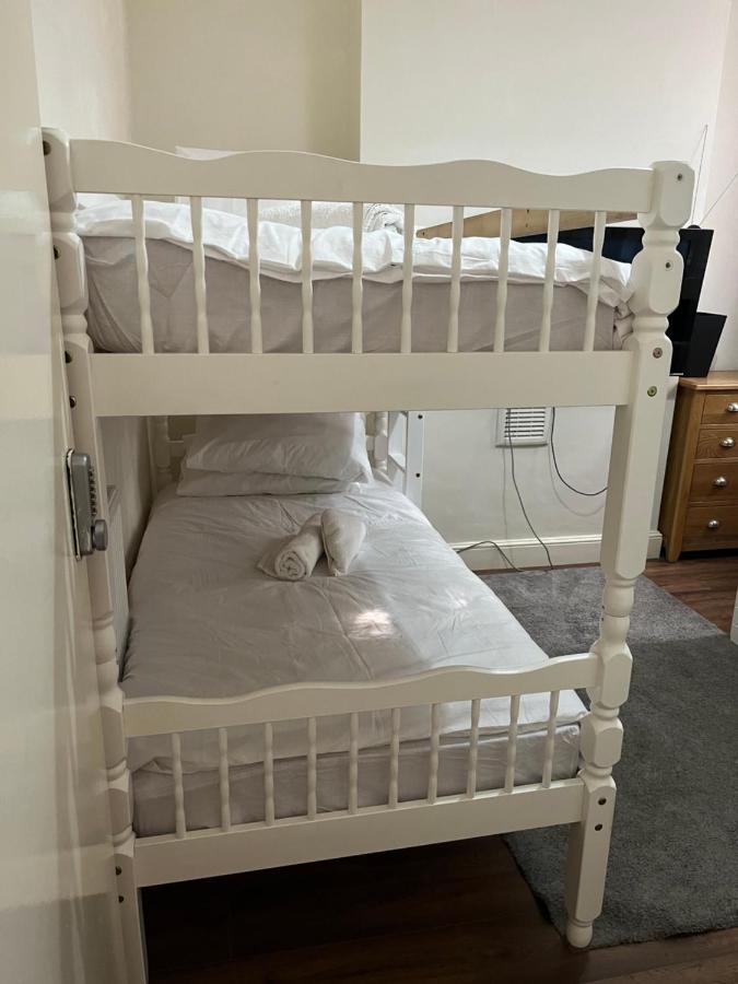 Holiday home Bubblesbnb- Family 7 Bedroom House London