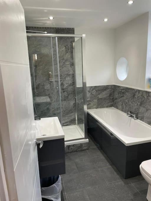 Appartement Lovely 3 Bedroom Flat In North Londen