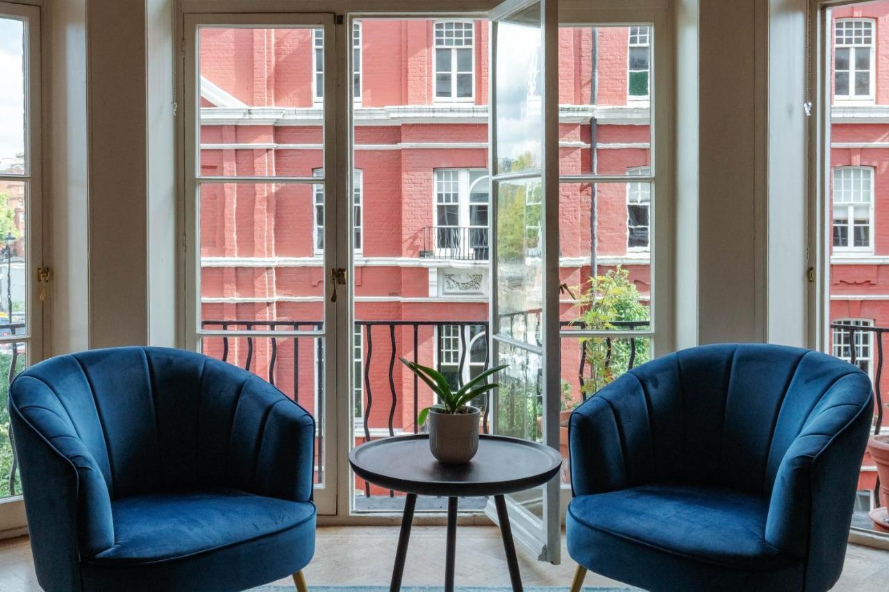 Bright Space In The Heart Of * Londres
