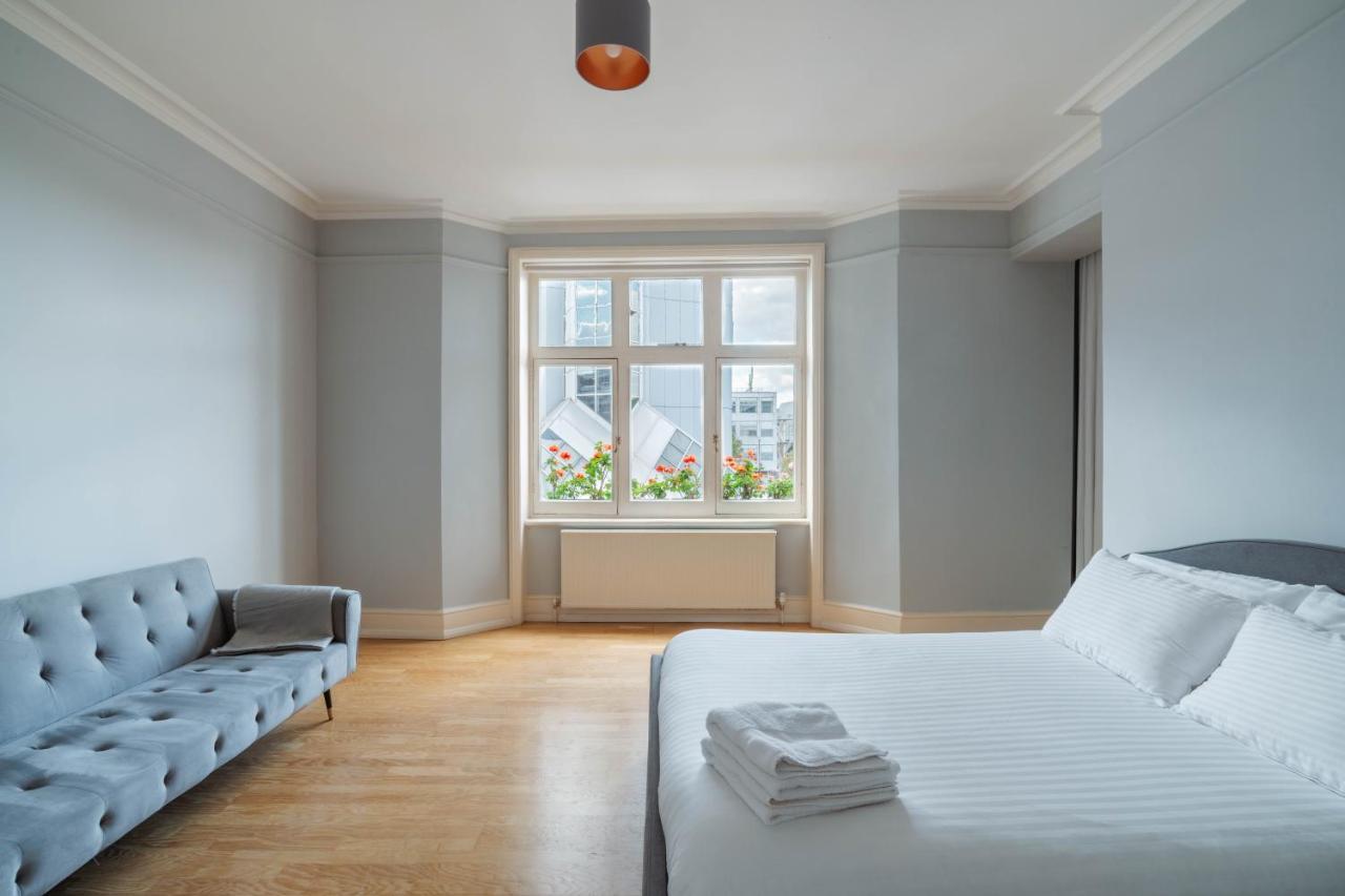 Bright Space In The Heart Of Londen