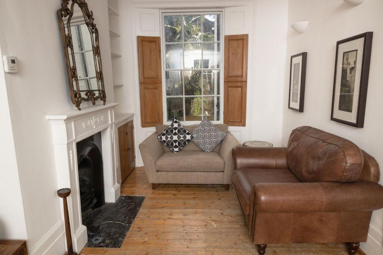 The Angel Place Hideaway - Fair 4bdr House With Terrace * London