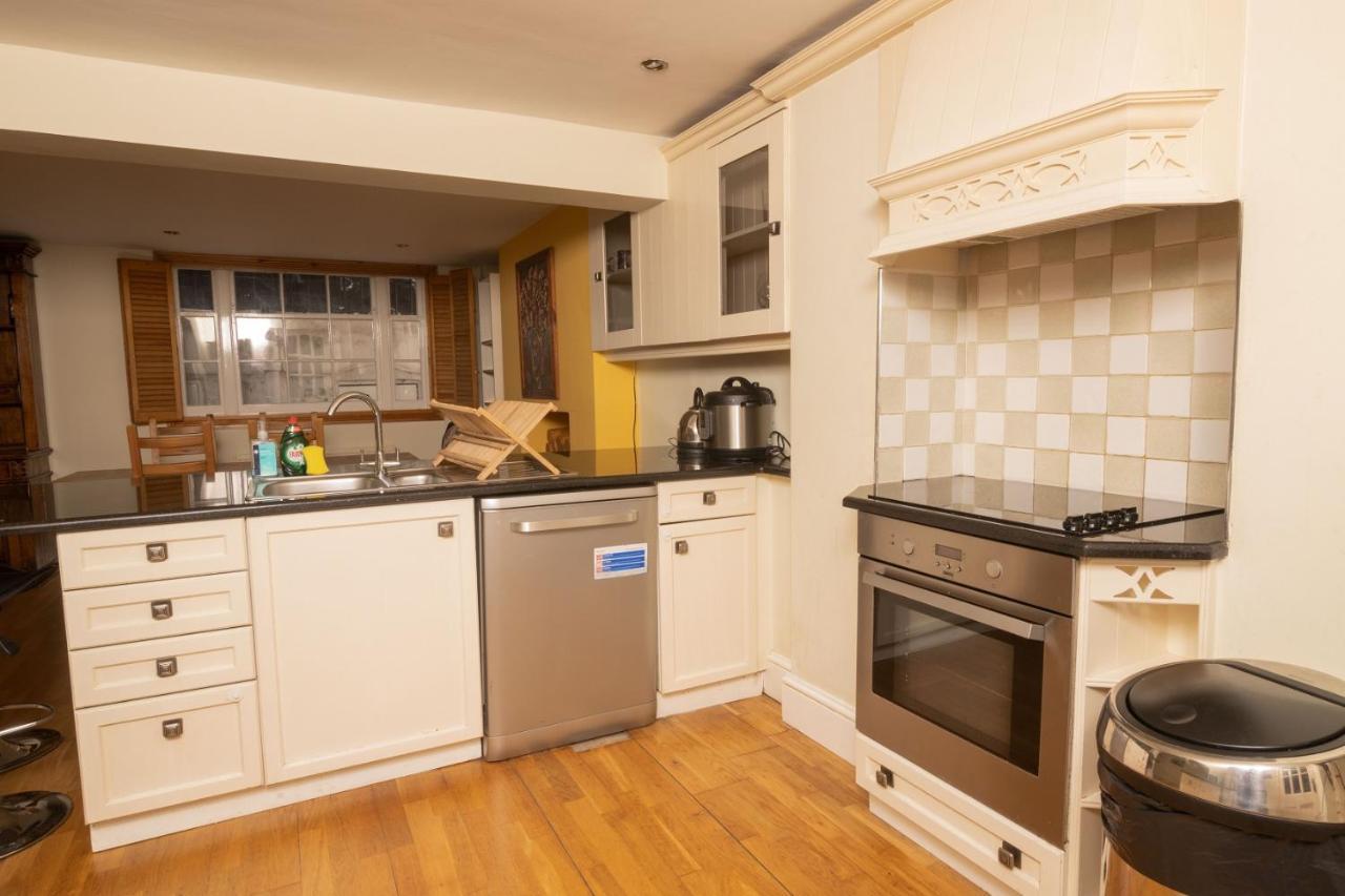 The Angel Place Hideaway - Fair 4bdr House With Terrace * London