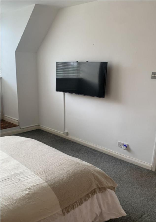 Wandsworth, South Deluxe King 4 *