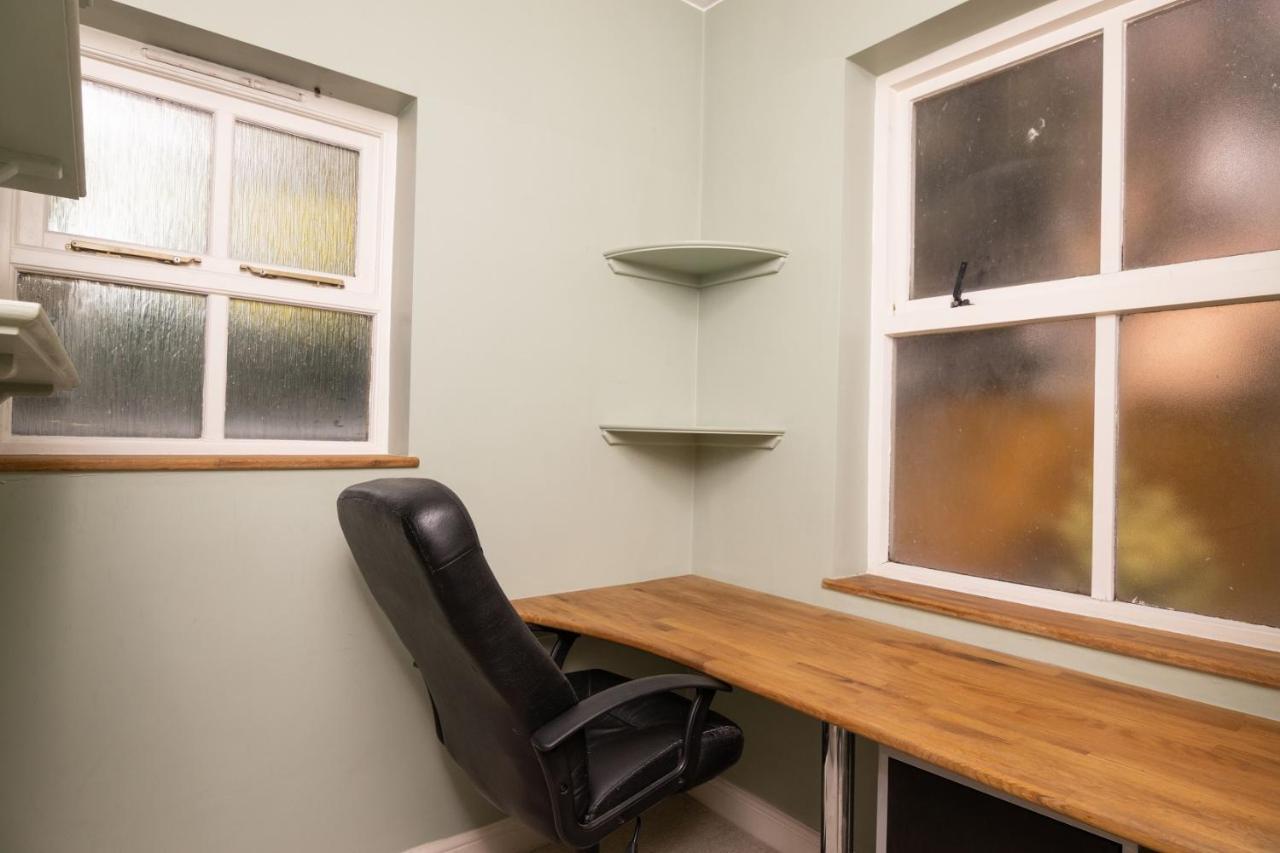 The Angel Place Hideaway - Fair 4bdr House With Terrace * London