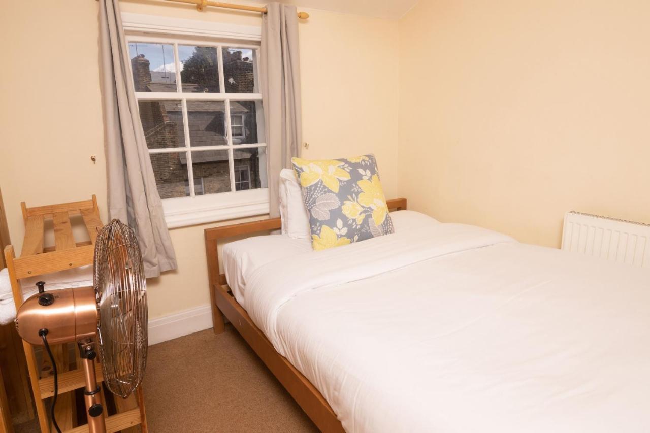 Apartment The Angel Place Hideaway - Fair 4bdr House With Terrace London